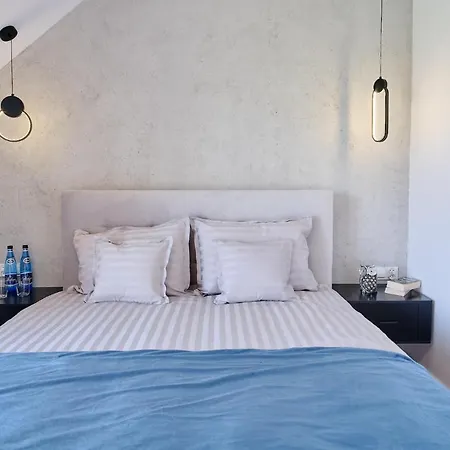 In With 2 Bedrooms Nowecin