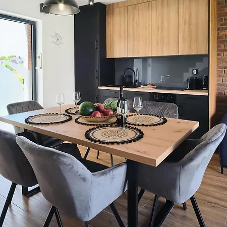 Nyaraló In With 2 Bedrooms Nowecin