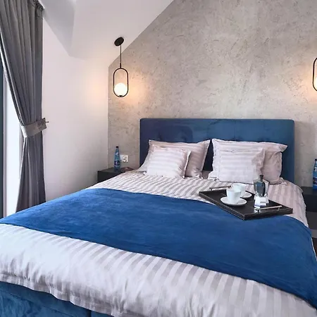 In With 2 Bedrooms