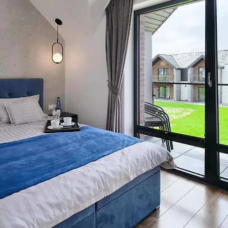 In With 2 Bedrooms *